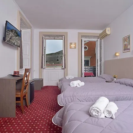Konstantinoupolis Hotel 2*