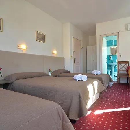 Konstantinoupolis 2*