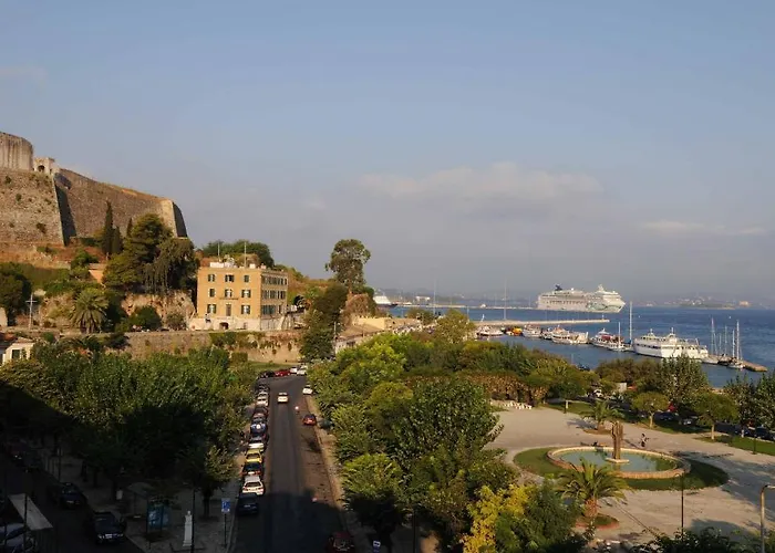 Konstantinoupolis 2*