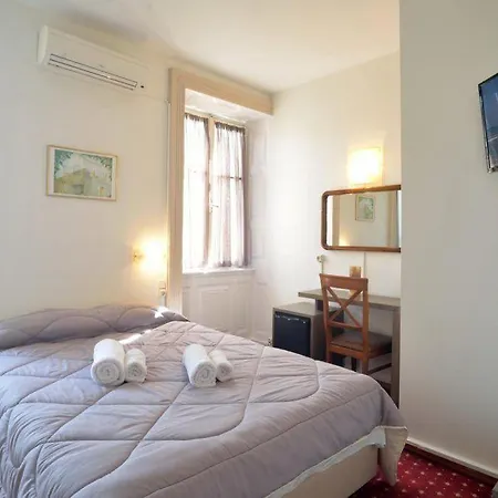 Konstantinoupolis 2*